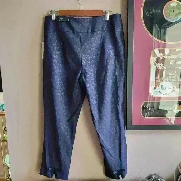 NEW Crown & Ivy Women's Ankle Pants Size 14P Navy Blue - Picture 2 of 9